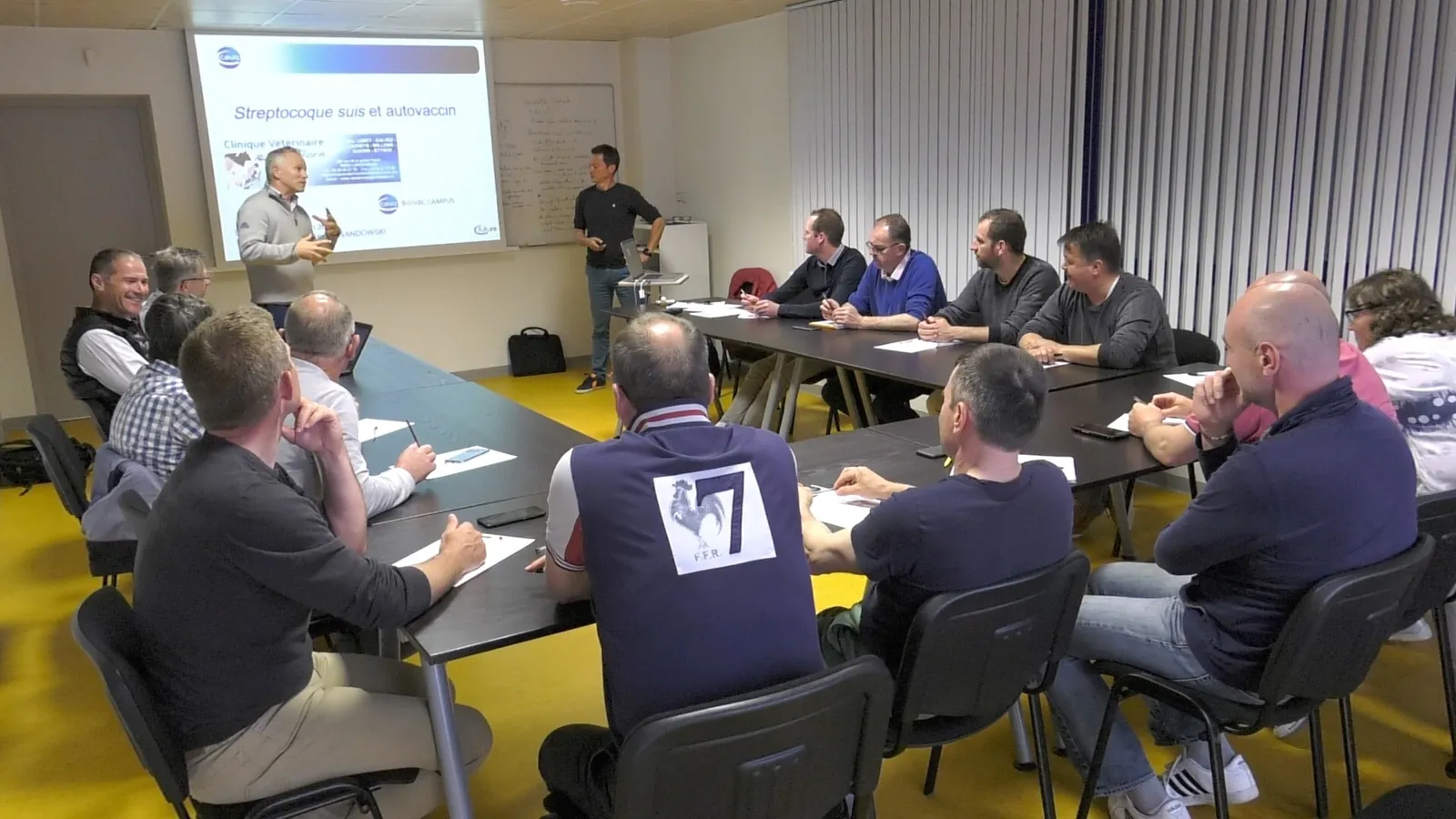 Réunion technique entre éleveurs et vétérinaires à la clinique