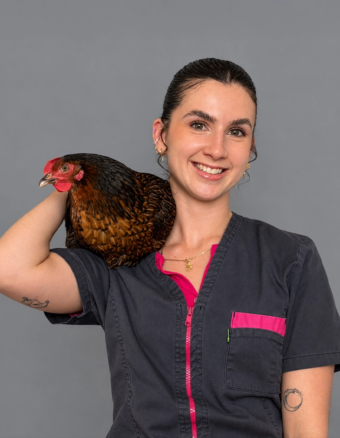 Océane, auxiliaire spécialisée vétérinaire à la Clinique de l'Élorn