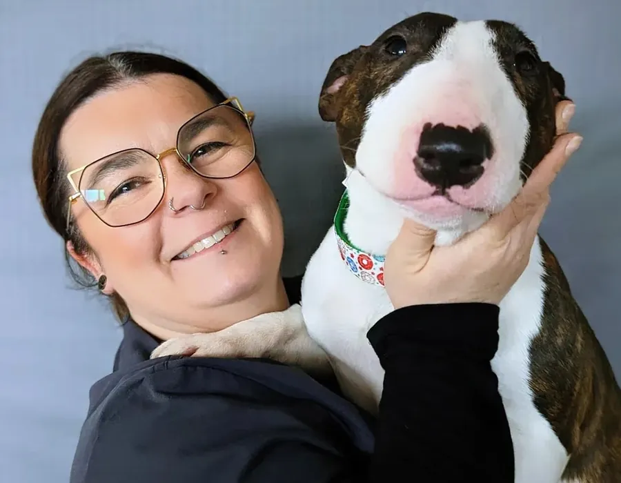 Sophie, auxiliaire spécialisée vétérinaire à la Clinique de l'Élorn